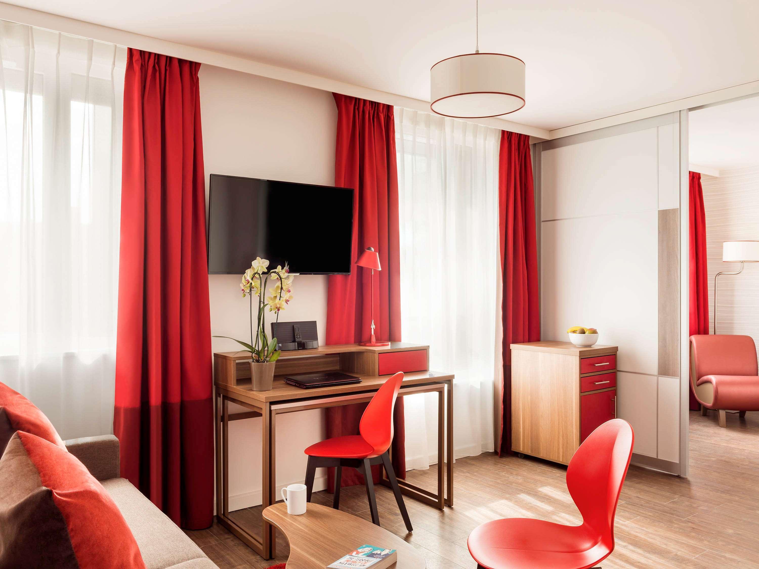Aparthotel Adagio La Defense Курбевуа Экстерьер фото