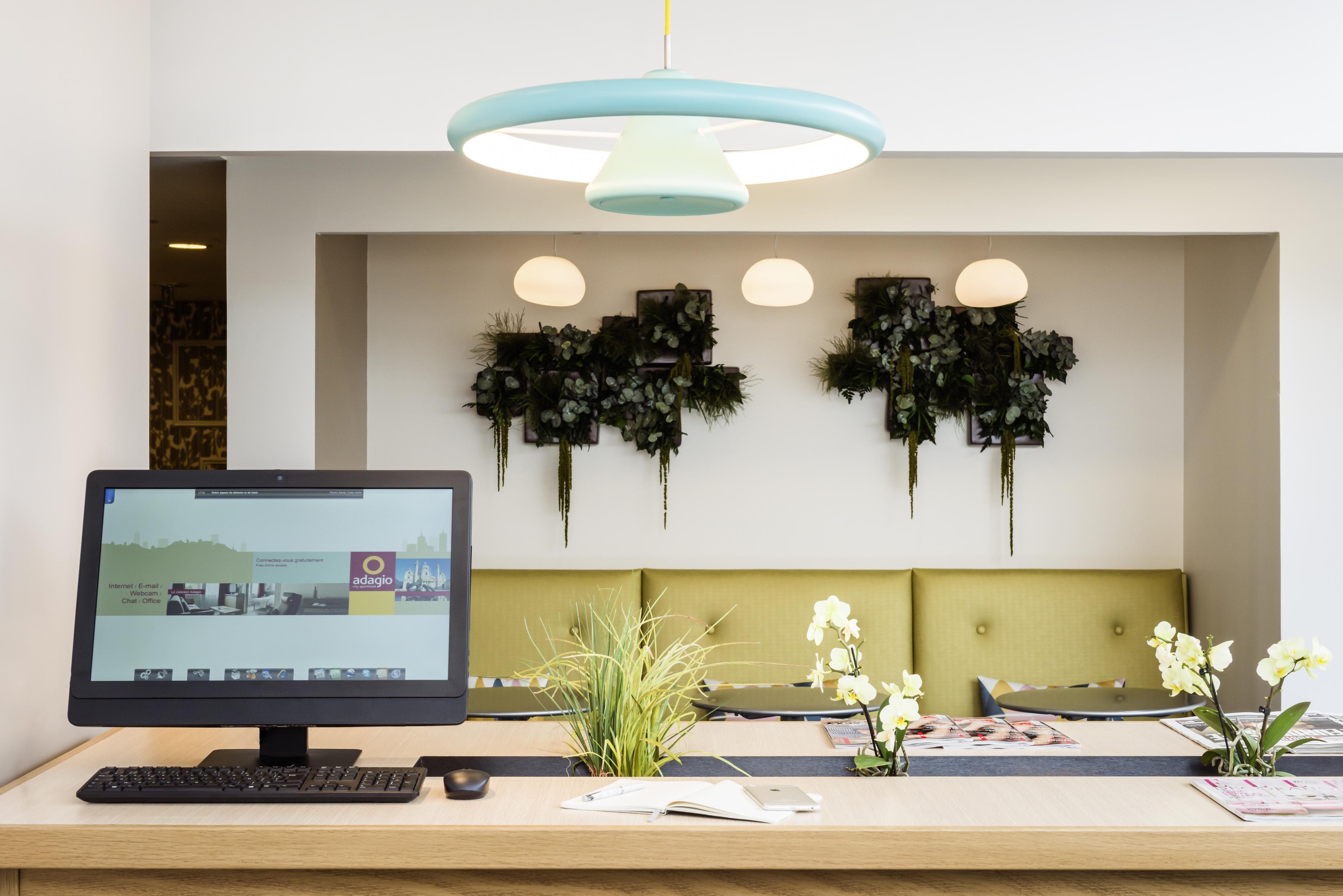 Aparthotel Adagio La Defense Курбевуа Экстерьер фото