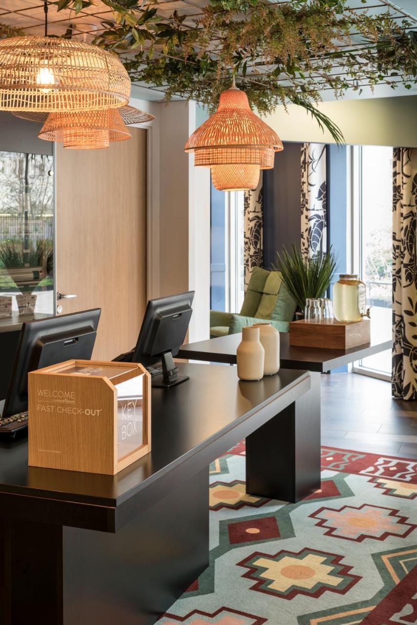Aparthotel Adagio La Defense Курбевуа Экстерьер фото